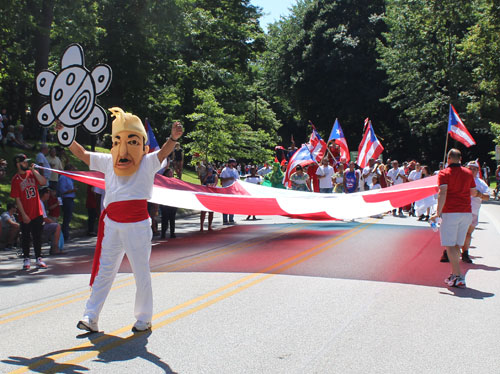 Puerto Rican community in the Parade of Flags on One World Day